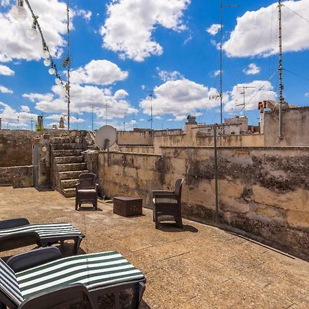 Explore The Historic City On Foot From An Old Town House Lecce Ngoại thất bức ảnh