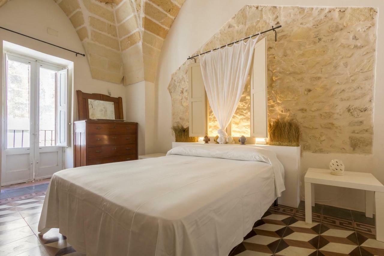 Explore The Historic City On Foot From An Old Town House Lecce Ngoại thất bức ảnh