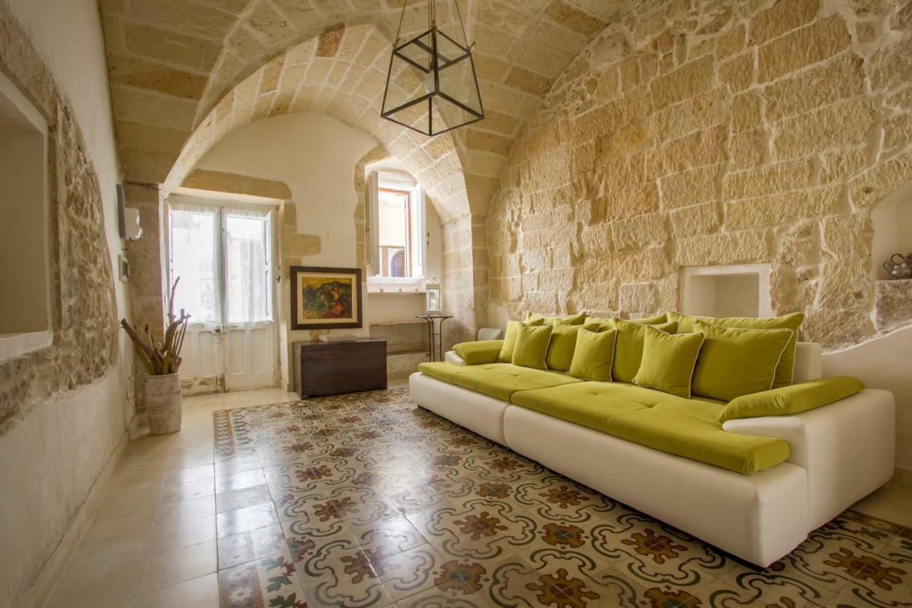 Explore The Historic City On Foot From An Old Town House Lecce Ngoại thất bức ảnh