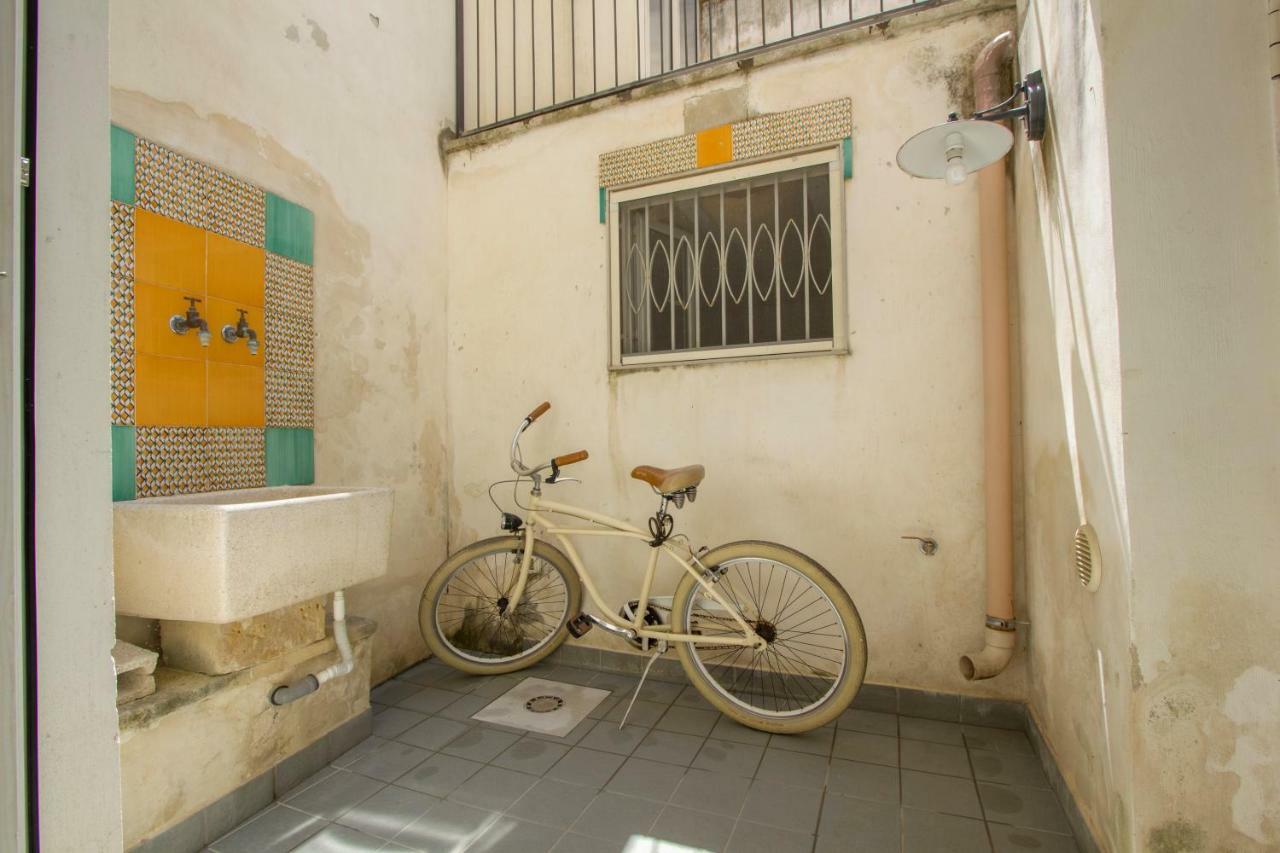 Explore The Historic City On Foot From An Old Town House Lecce Ngoại thất bức ảnh