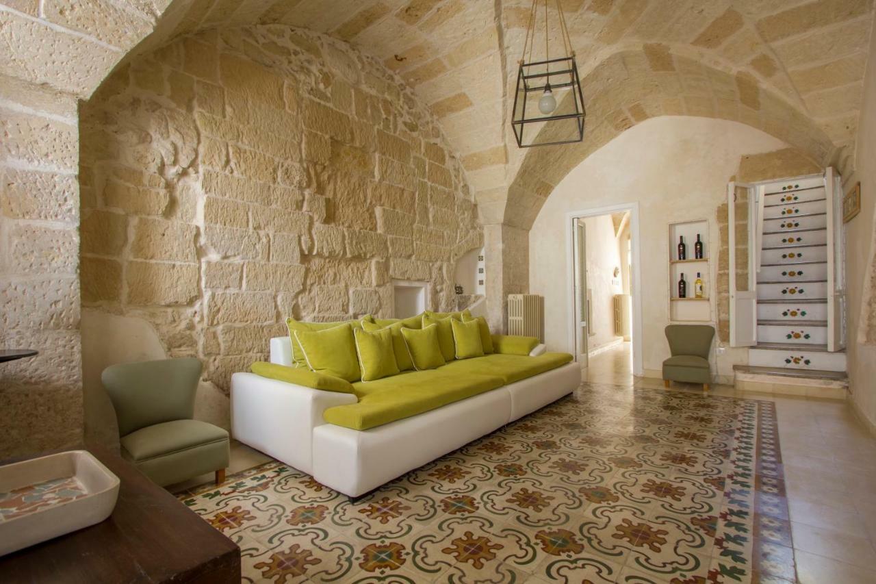 Explore The Historic City On Foot From An Old Town House Lecce Ngoại thất bức ảnh