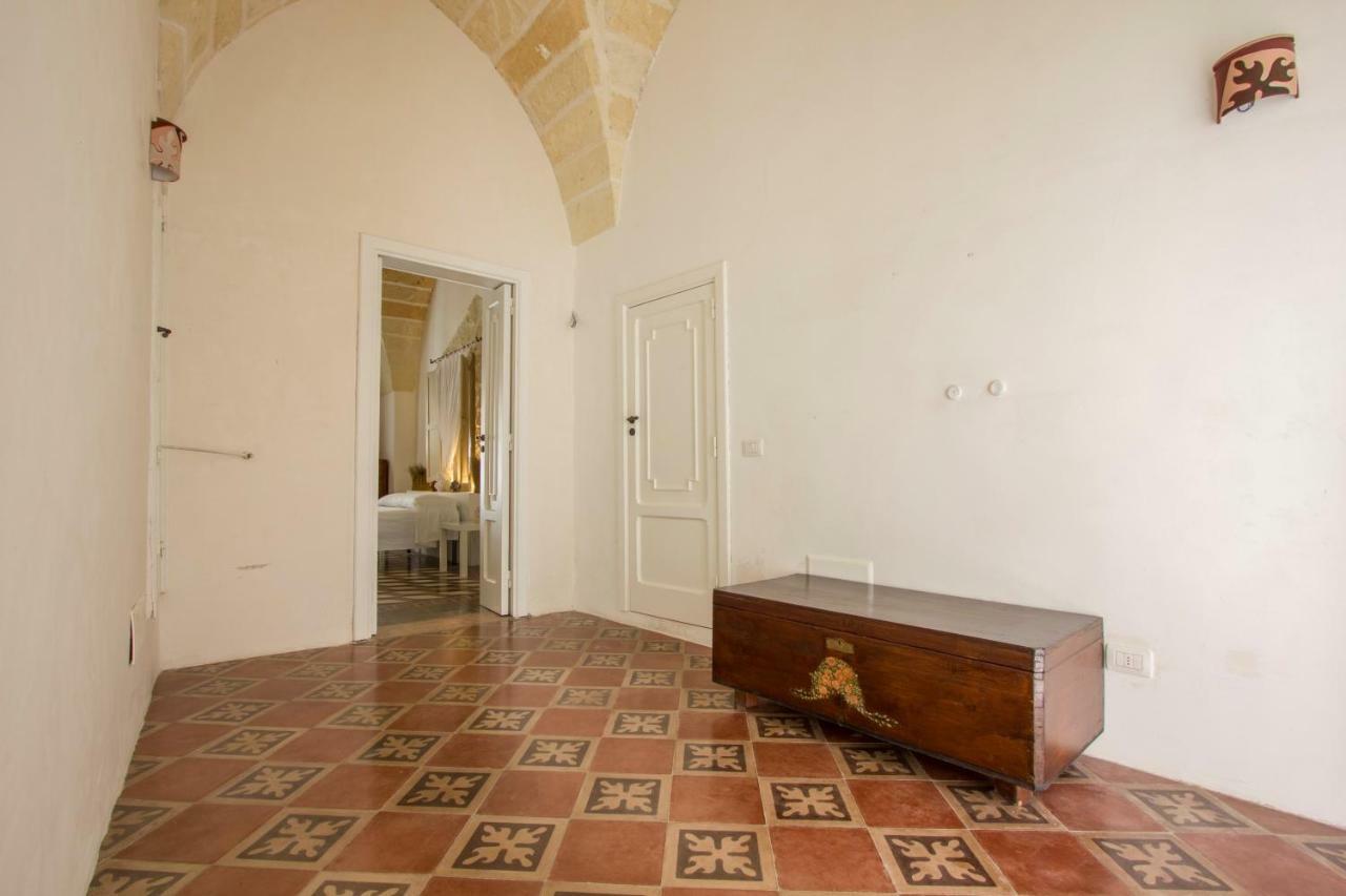 Explore The Historic City On Foot From An Old Town House Lecce Ngoại thất bức ảnh