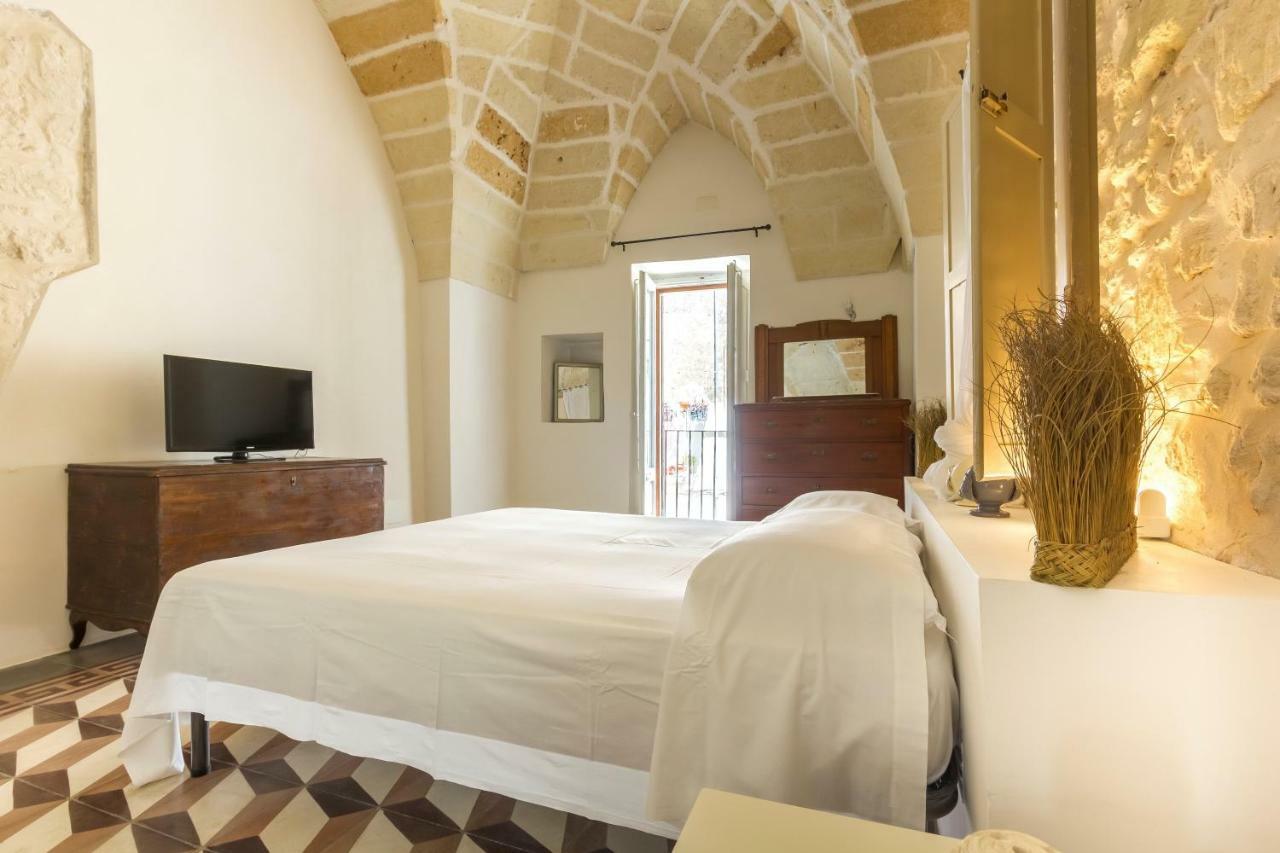Explore The Historic City On Foot From An Old Town House Lecce Ngoại thất bức ảnh