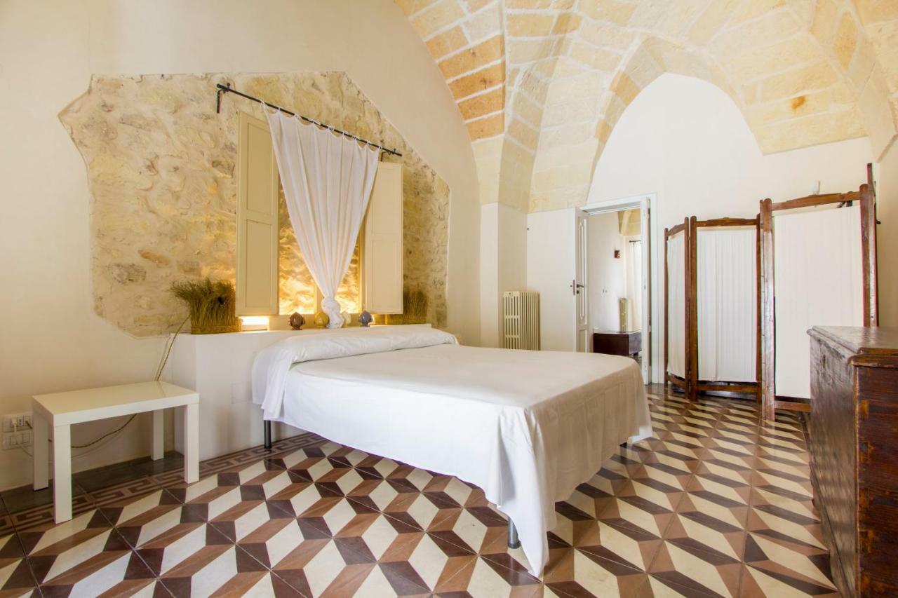 Explore The Historic City On Foot From An Old Town House Lecce Ngoại thất bức ảnh