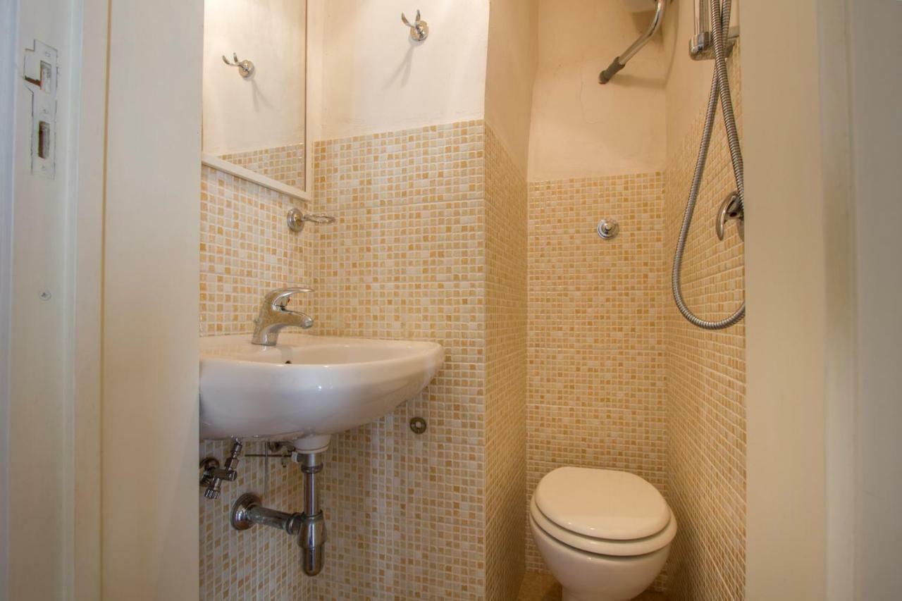 Explore The Historic City On Foot From An Old Town House Lecce Ngoại thất bức ảnh
