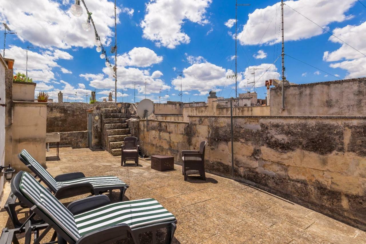 Explore The Historic City On Foot From An Old Town House Lecce Ngoại thất bức ảnh